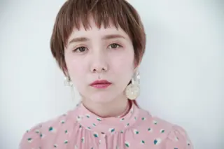 ショート シールエクステ/ ハイトーンカラーのヘアスタイル