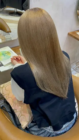 ロング ブリーチなし 透明感カラー/艶髪のヘアスタイル