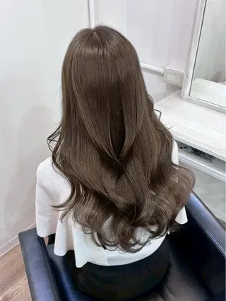 ロング カラー 透明感カラー特化/ ベージュ/梅田/英輝のヘアスタイル