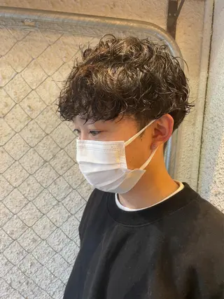 ショート パーマ メンズ 嶋佐 昌大 シマサマオのヘアスタイル