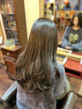 カラー E R I ⭐️ 髪質改善/艶カラーのヘアスタイル