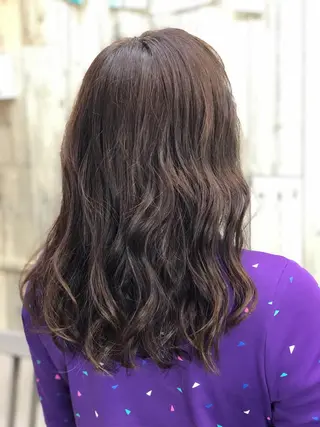 セミロング 吉野 瑳桜のヘアスタイル