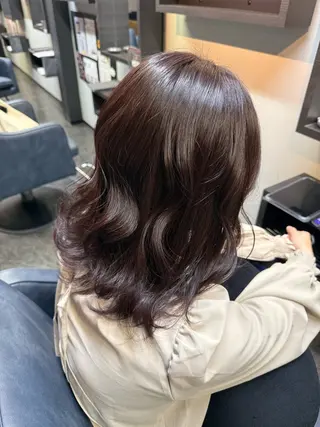 ミディアム 奴賀 詩のヘアスタイル