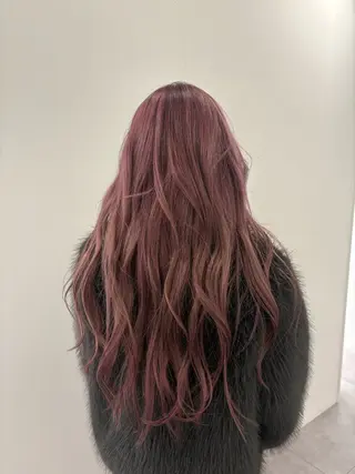 ロング SHIORI🎀 ブリーチ/艶カラーのヘアスタイル