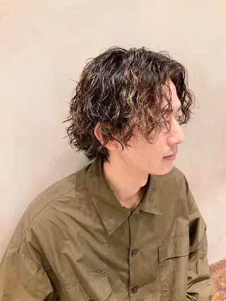 ミディアム パーマ メンズ 波巻きスパイラルパー マ/シャドウパーマ駿のヘアスタイル