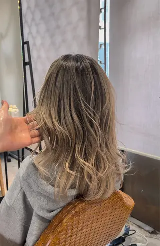 セミロング カラー 海外デザイン🇺🇸 石渡諒太のヘアスタイル