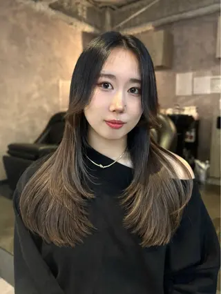 ロング カラー パーマ ヘアアレンジ 🌱巴結生🌿大宮 ☁️ミルクティーのヘアスタイル