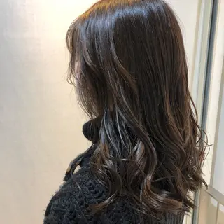 ミディアム 鶴﨑 美優亜のヘアスタイル