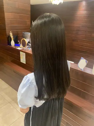 ロング 井上 万由のヘアスタイル
