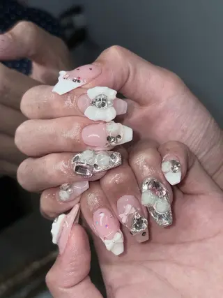 ネイル さゆり￤推しキャラ ￤ロングネイル🩷のネイルデザイン