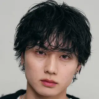 ショート パーマ メンズ 丸山 哲史のヘアスタイル