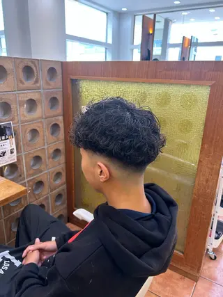 ショート パーマ メンズ TUM🔥フェード/ メンズパーマのヘアスタイル