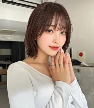 ミディアム レイヤー・カット モデル・透明感カラーのヘアスタイル