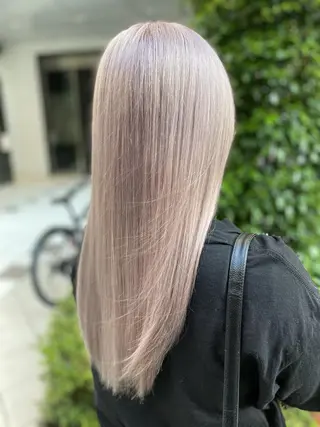 カラー セミロング 🩷モテるハイトーン 🩷ブリーチ特化🩷のヘアスタイル