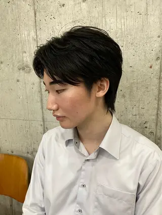 ショート メンズ センターパート/ニ ュアンスパーマのヘアスタイル