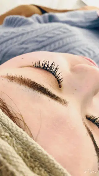 マツエク・マツパ 中村 眞歩のヘアスタイル