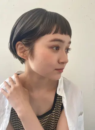 ショート shiori ﾍﾞｰｼﾞｭｶﾗｰのヘアスタイル