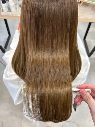 セミロング 光を纏うツヤ感ロング Natsuki🤍のヘアスタイル