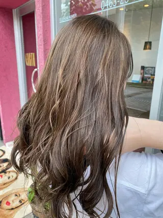 ロング カラー デザインカラー✨新倉 佑奈のヘアスタイル