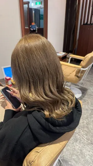 セミロング カラー Graphy  札幌所属・🐺ﾅｶﾑﾗ ﾓﾓｶのヘアスタイル