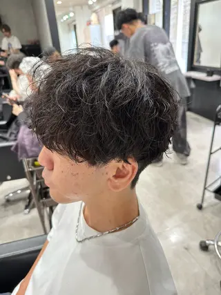 ショート パーマ メンズ ユウ🪄 パーマ指名No1のヘアスタイル
