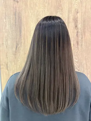 ロング カラー 小坂 麻綾のヘアスタイル