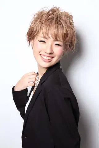 ショート カラー パーマ 金崎 新吾のヘアスタイル