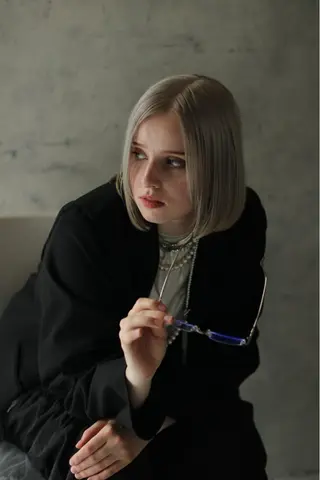 ミディアム 鈴木 彩女のヘアスタイル