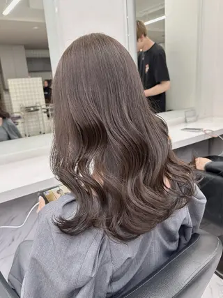 カラー ブリーチ縮毛矯正加藤 赤み無し透明感ヘアのヘアスタイル