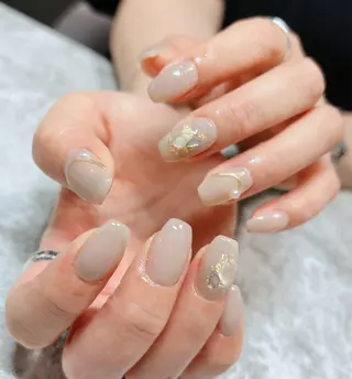 ミディアム Nanala. LUNAのネイルデザイン