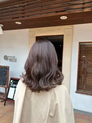 ミディアム カラー putri 川邉 優花のヘアスタイル