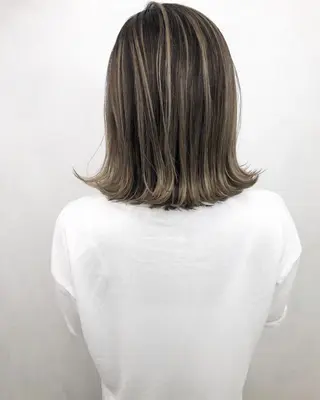 ミディアム カラー ブリーチカラーレイヤ ーカット🦋annaのヘアスタイル