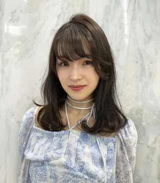 ミディアム ブリーチなしカラー 🤍　Mihanaのヘアスタイル