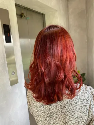 セミロング TAI透明カラー 柔らかい縮毛矯正のヘアスタイル
