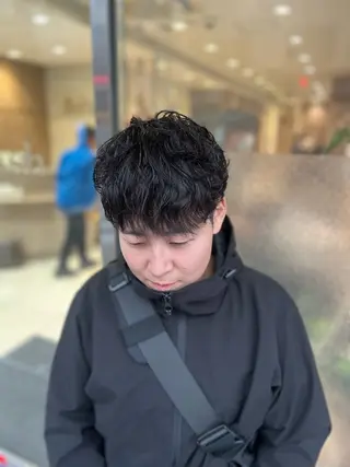 ショート パーマ メンズ ハイトーン× デザイン　Runoのヘアスタイル