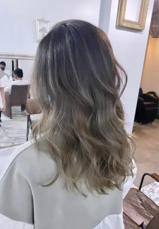 セミロング カラー 👑圧倒的カラー👑 佐々木祐希のヘアスタイル