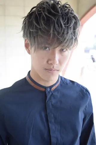 ミディアム カラー メンズ イシイ リョウヘイのヘアスタイル