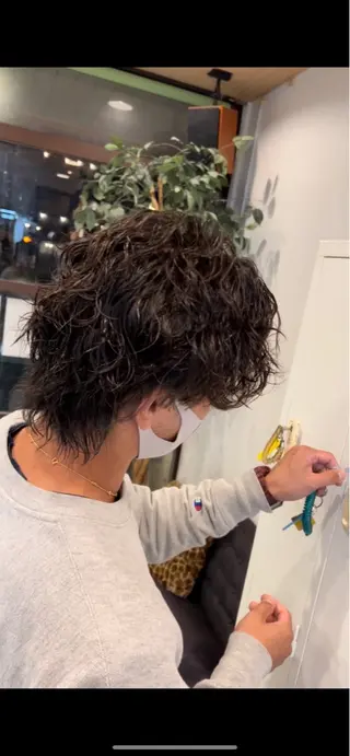 ミディアム メンズ メンズ曲がる 縮毛矯正/駅徒歩4分のヘアスタイル