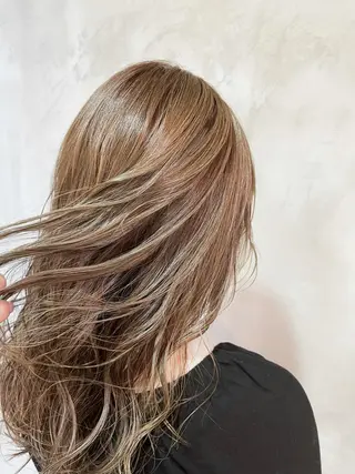 ロング カラー 佐々木  まゆかのヘアスタイル