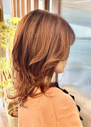 ミディアム 鈴木 千恵子のヘアスタイル