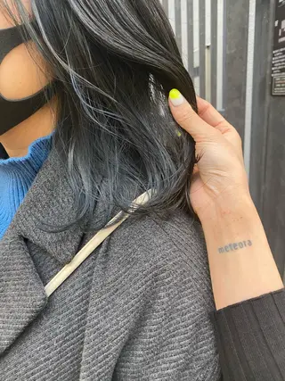 ミディアム ウルフカット/吉村 桃子のヘアスタイル