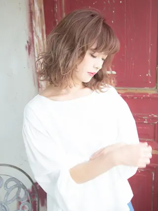 ミディアム カラー UMEDA FIGAROのヘアスタイル