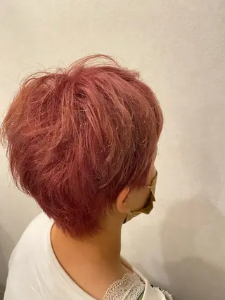 ショート カラー 岡田 真弥のヘアスタイル