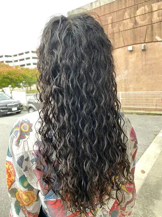 ロング パーマ 饒平名 知也のヘアスタイル