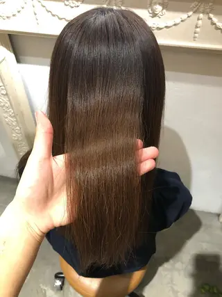 ロング 植田 彩加のヘアスタイル