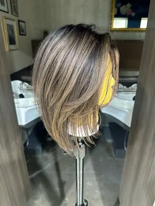 ミディアム レイヤー 艶々カラーのヘアスタイル