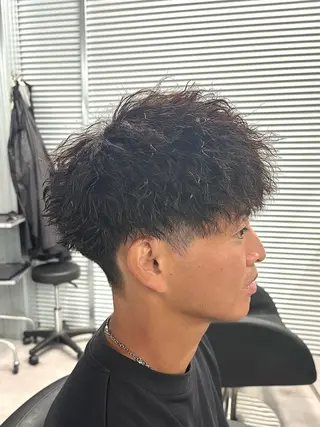 ショート パーマ メンズ 波巻き/ツイスパ/ 短髪/鈴木俊也のヘアスタイル