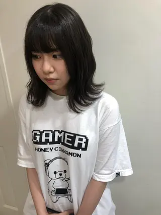 ミディアム カラー MIOベージュカラー 柔らかいカラーのヘアスタイル