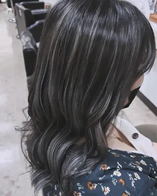 セミロング カラー 山下 まりなのヘアスタイル