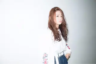 セミロング カラー パーマ ブレス渡辺 康介のヘアスタイル